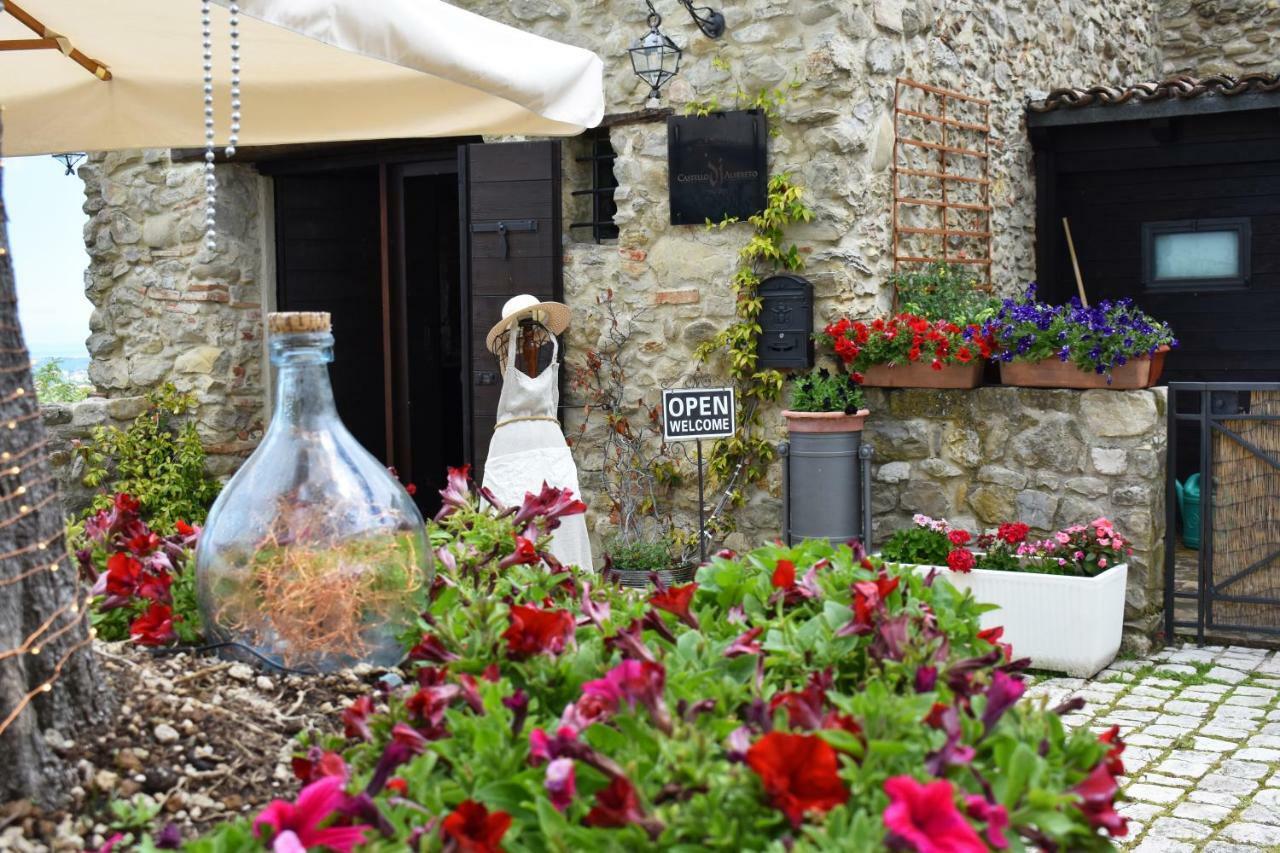 Castello Di Albereto Hotel Trarivi Exterior foto
